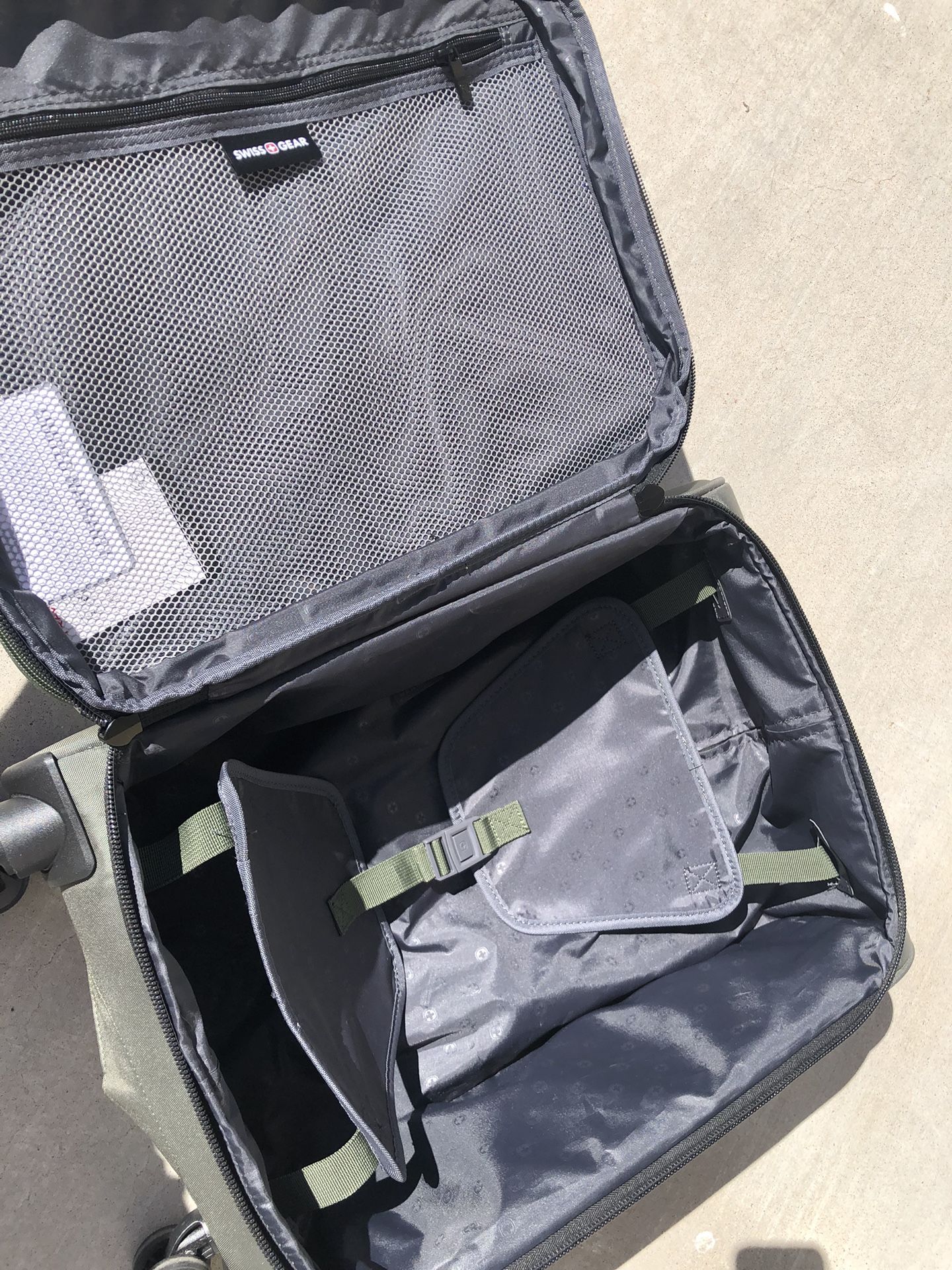 SWISS Zurich Green Suitcase