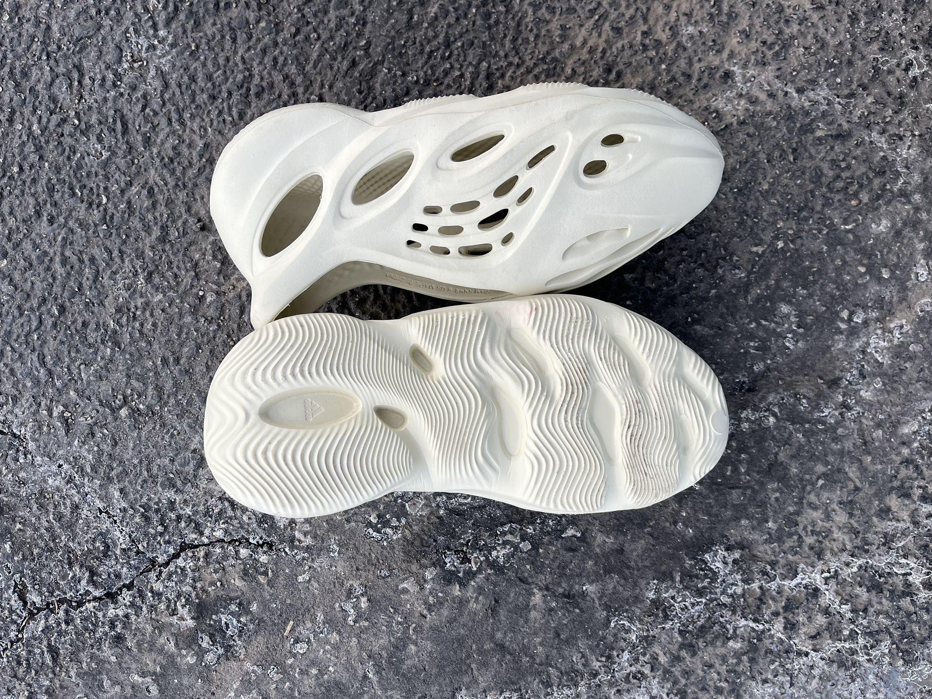 Yeezy Foam Runner Kids  Adidas Yeezy Foam Runners, White, size 6 display picture 1