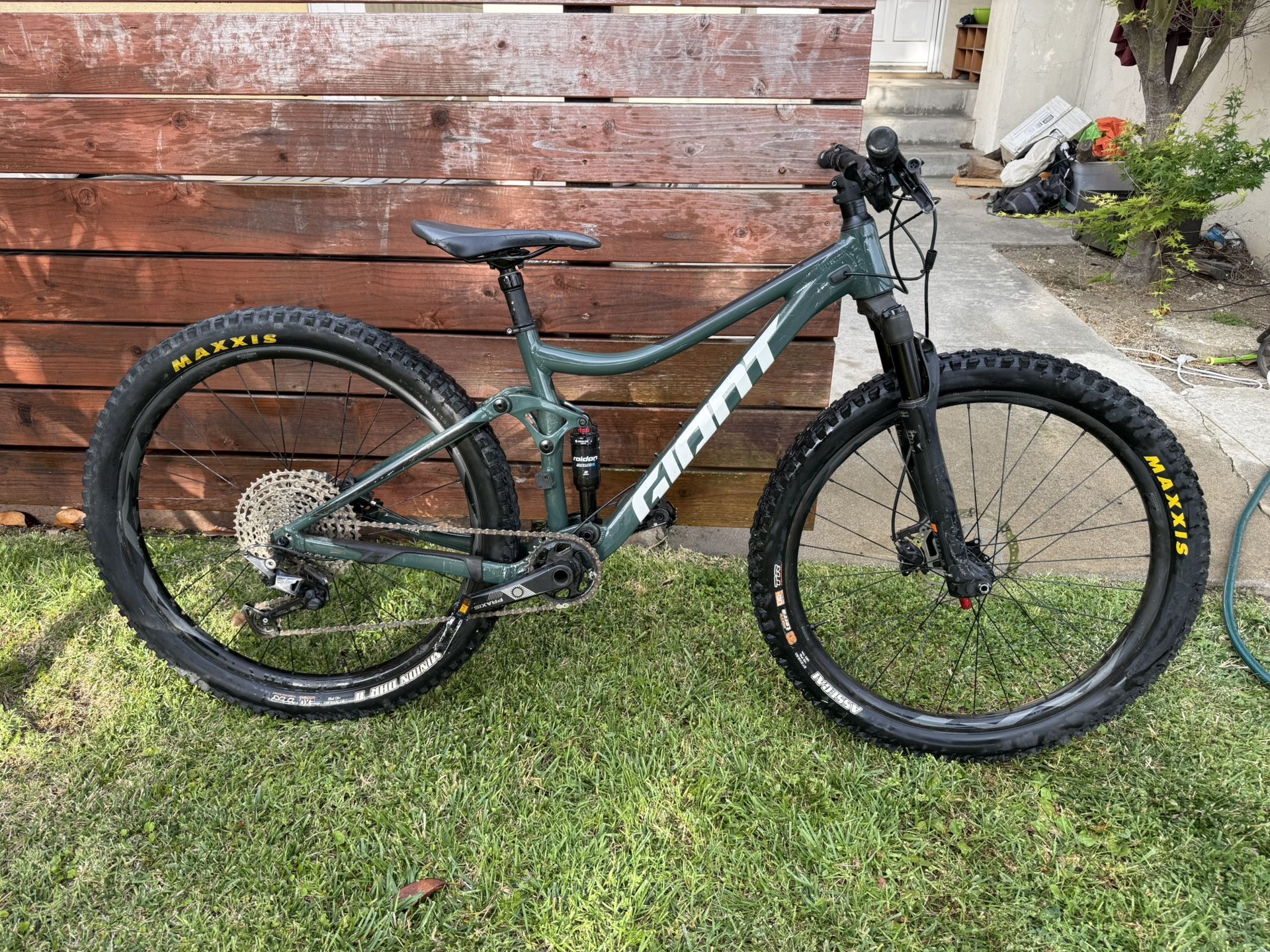 2021 Giant Stance Small Dropper Full Suspension Mountain bike 