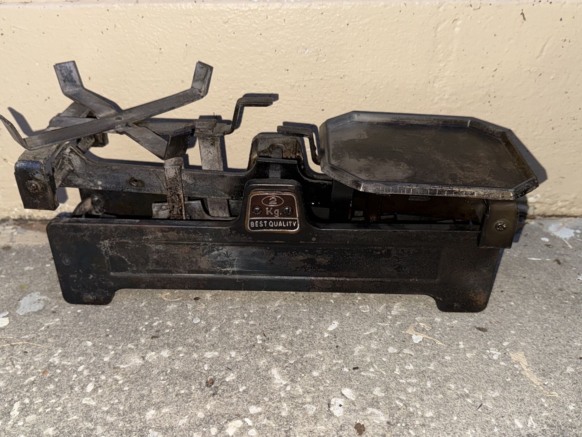 Vintage Best Quality scale, balancing- working