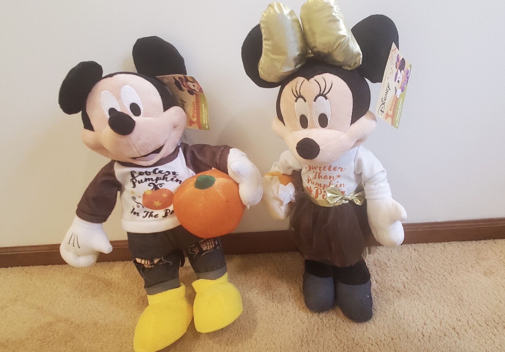 Disney Mickey & Minnie Fall Home Decor Standees