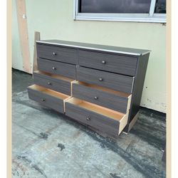Dresser/ Eight drawers dresser