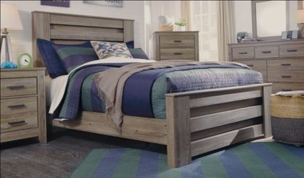 Queen Bedroom Group with Dresser