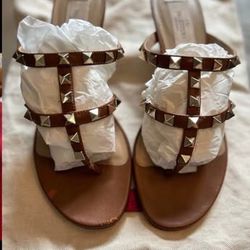 Valentino Garavani Rockstud Leather Thong Selleria Sandals