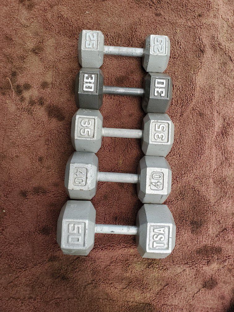 SINGLE  HEXHEAD DUMBBELLS 
1-50. 40. 35. 30. 25. TOTAL 180
7111.  S.  WESTERN WALGREENS 
$150.   CASH ONLY.  AS IS 