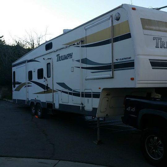 5th Wheel Trailer Fleetwood TRIUMPH