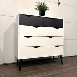 LIKE NEW Modern 5-Drawer Kids or Nursery Dresser (Compact Size)
