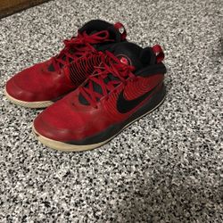Size 5 Nike Hustle