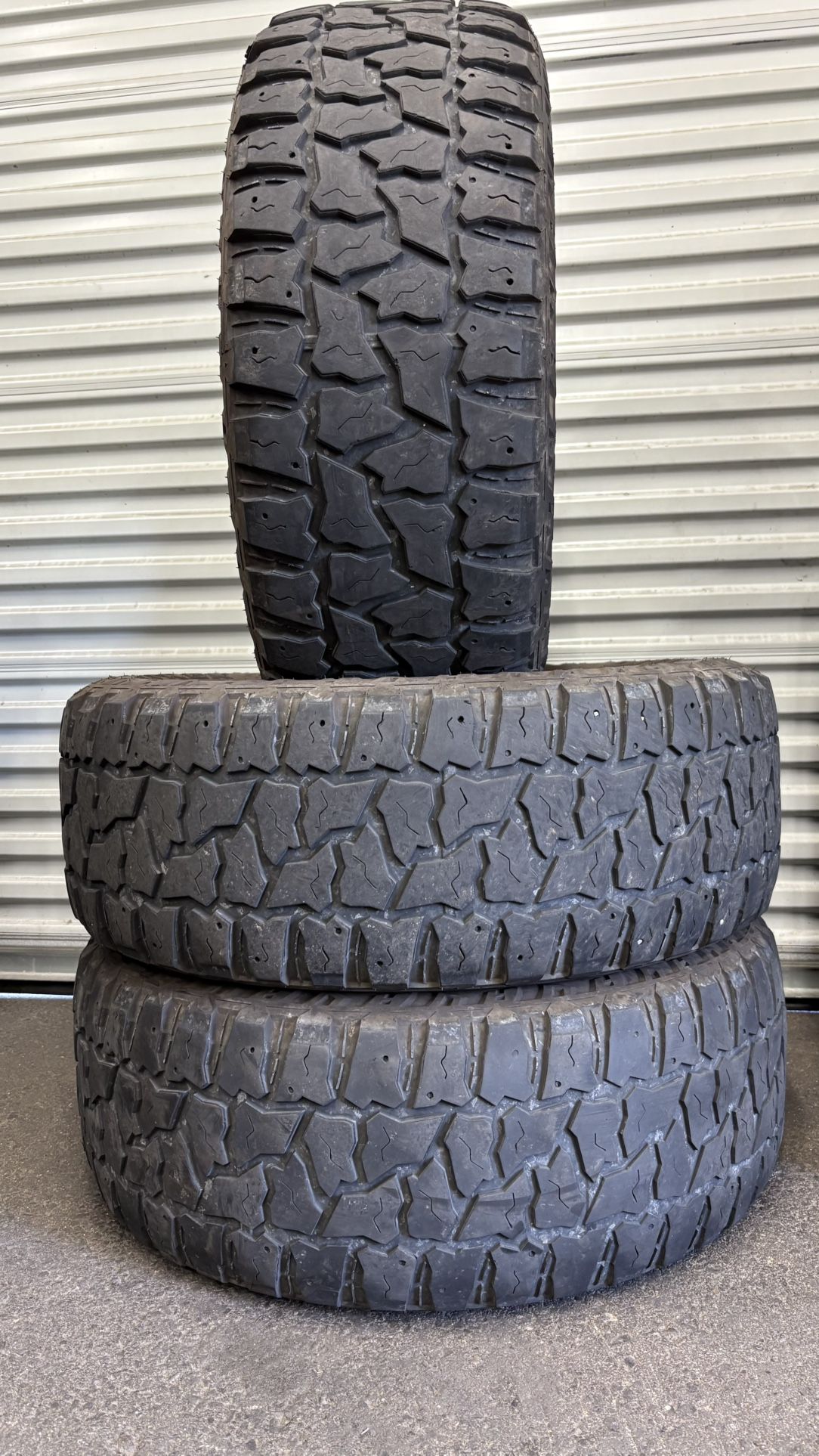 3 tires 35x12.50r20
