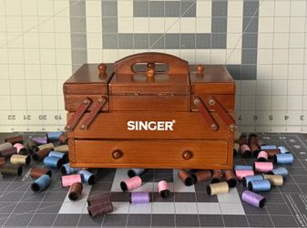 Singer Vintage Wooden Sewing Box