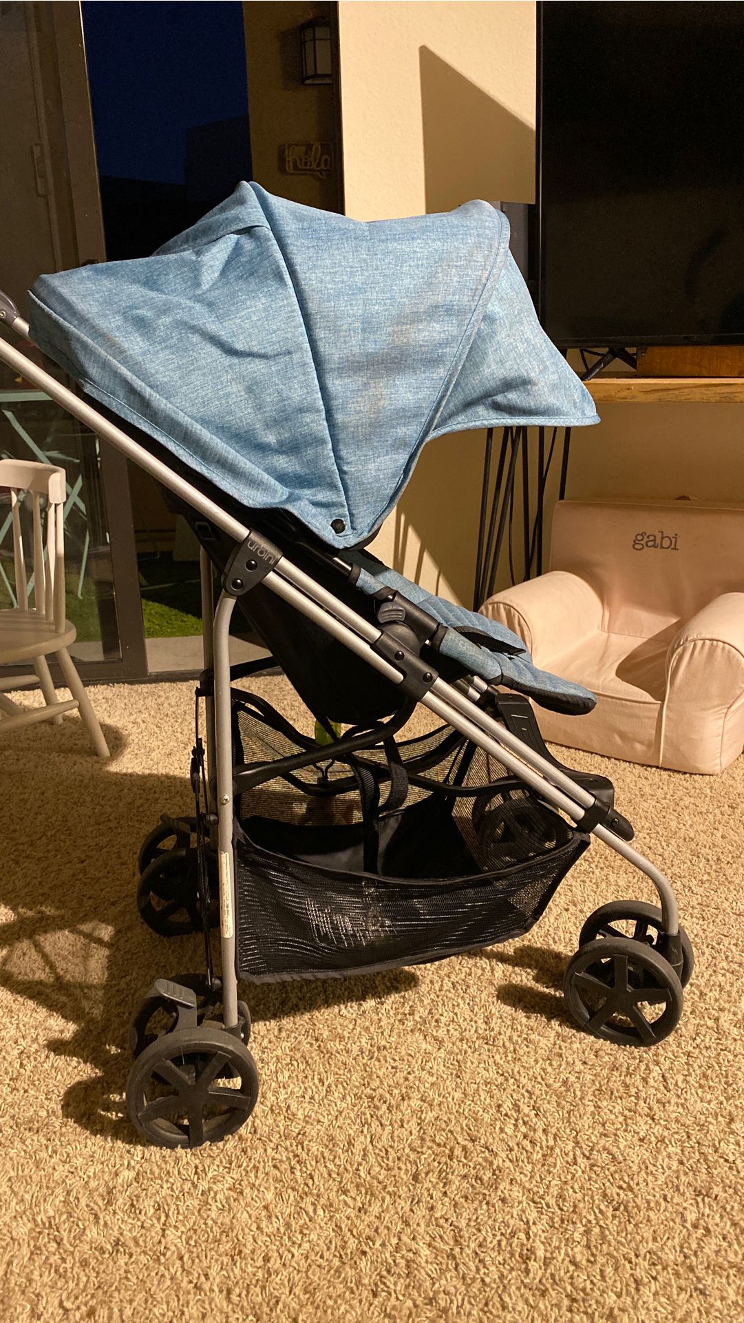 Urbini light weight easy to carry stroller