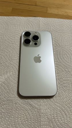 iPhone 15 Pro : 128GB ( original parts) Unlocked Like New 9.5/10
