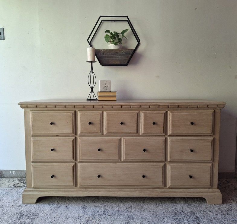 9-drawer Long Dresser