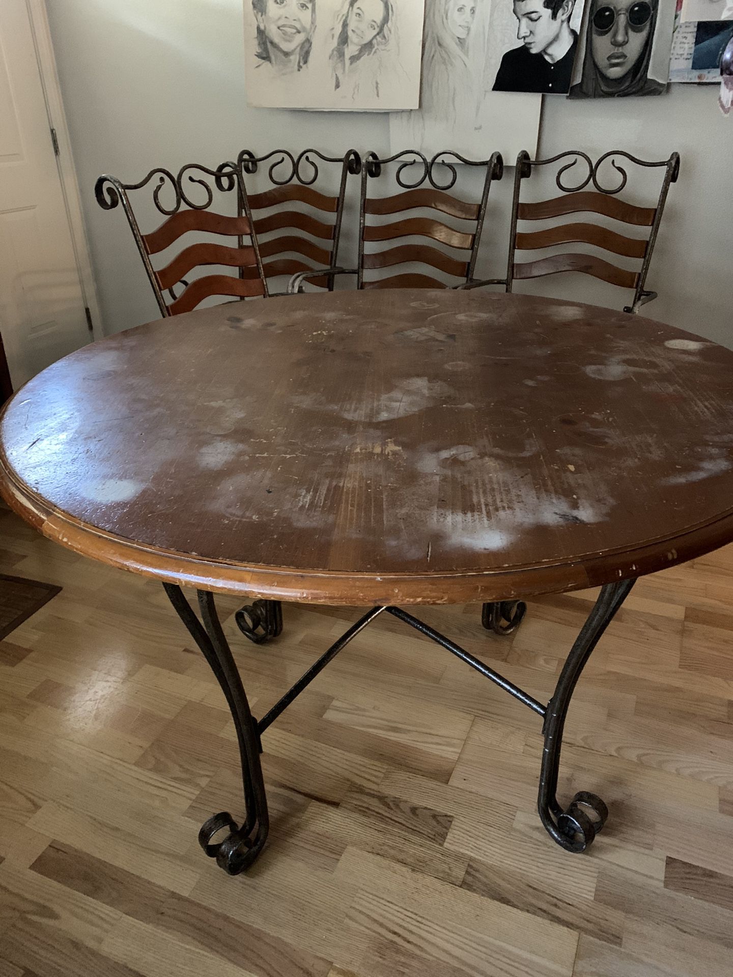 47” Round solid wood kitchen table