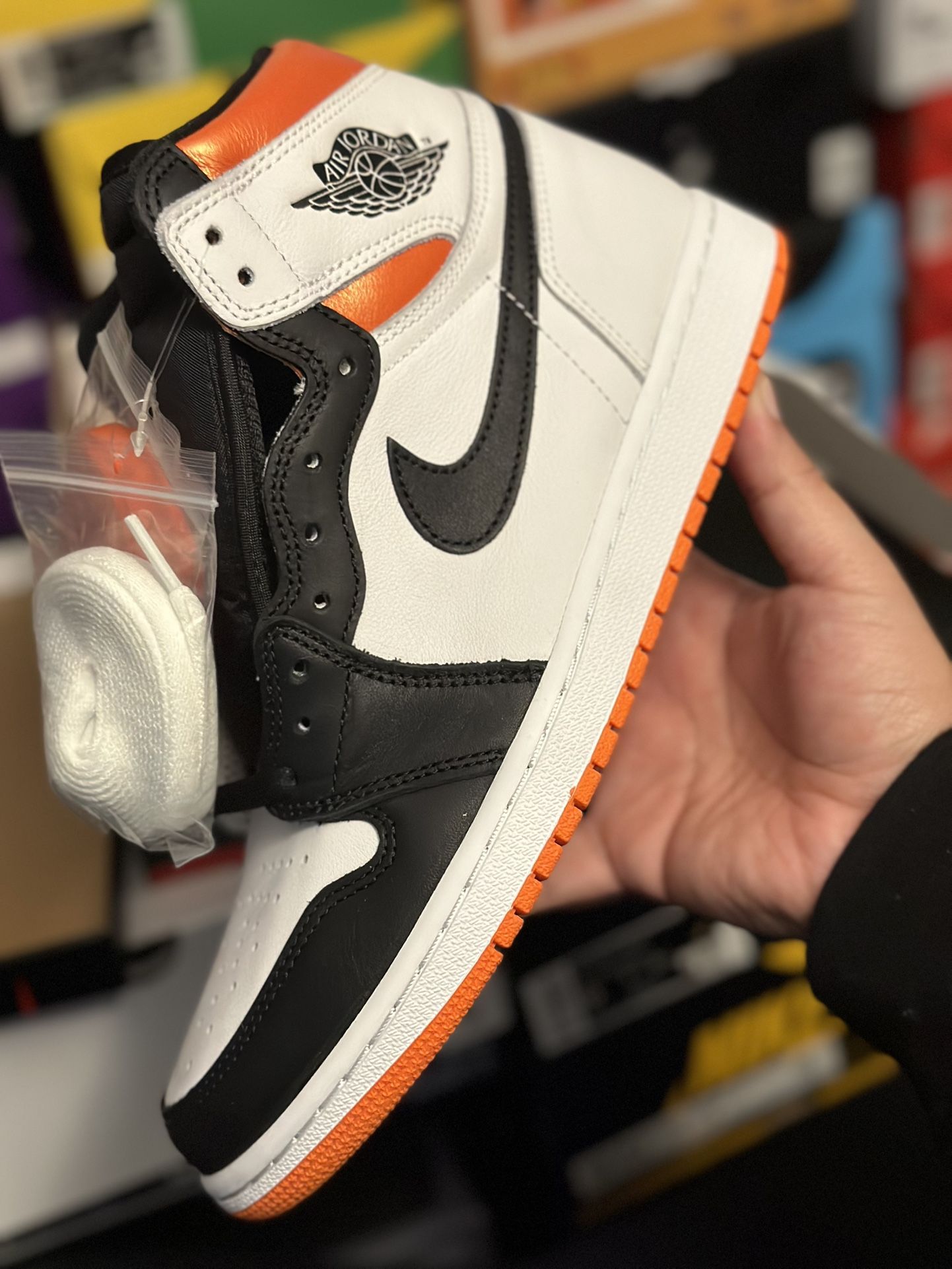 Air Jordan 1 Electro orange Size 9