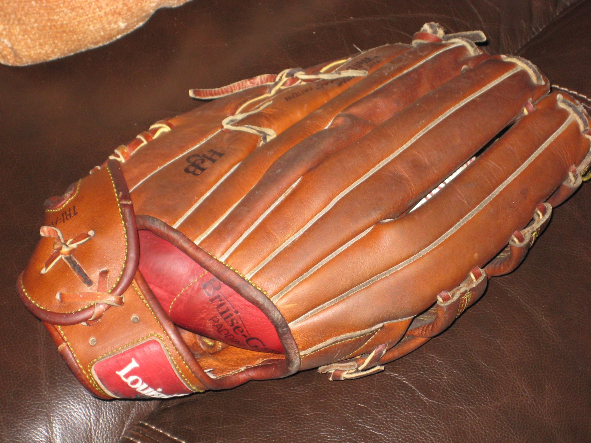 Louisville Slugger Baseball Glove