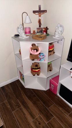 Corner shelf