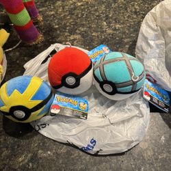Pokemon Tomy Poke ball Plush