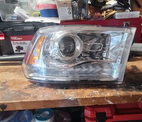 Passenger side head light 