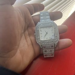 A watch what time is in it?