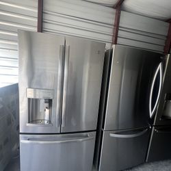 Stainless Stee3 Door With Water And Ice In The Door