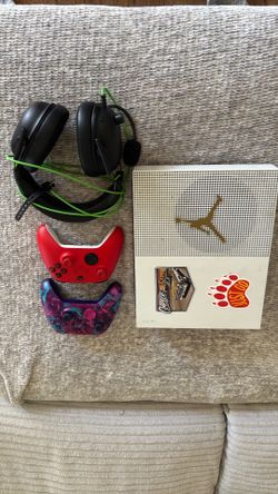 Xbox 1 with 2 controllers and a headset