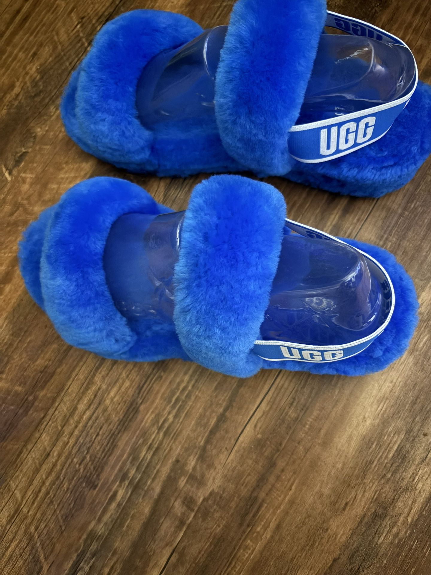 BRAND NEW UGGS SIZE 10