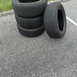 Set of 4 Goodyear Assurance Outlast Tires – 205/55R16 All Season – Great Tread