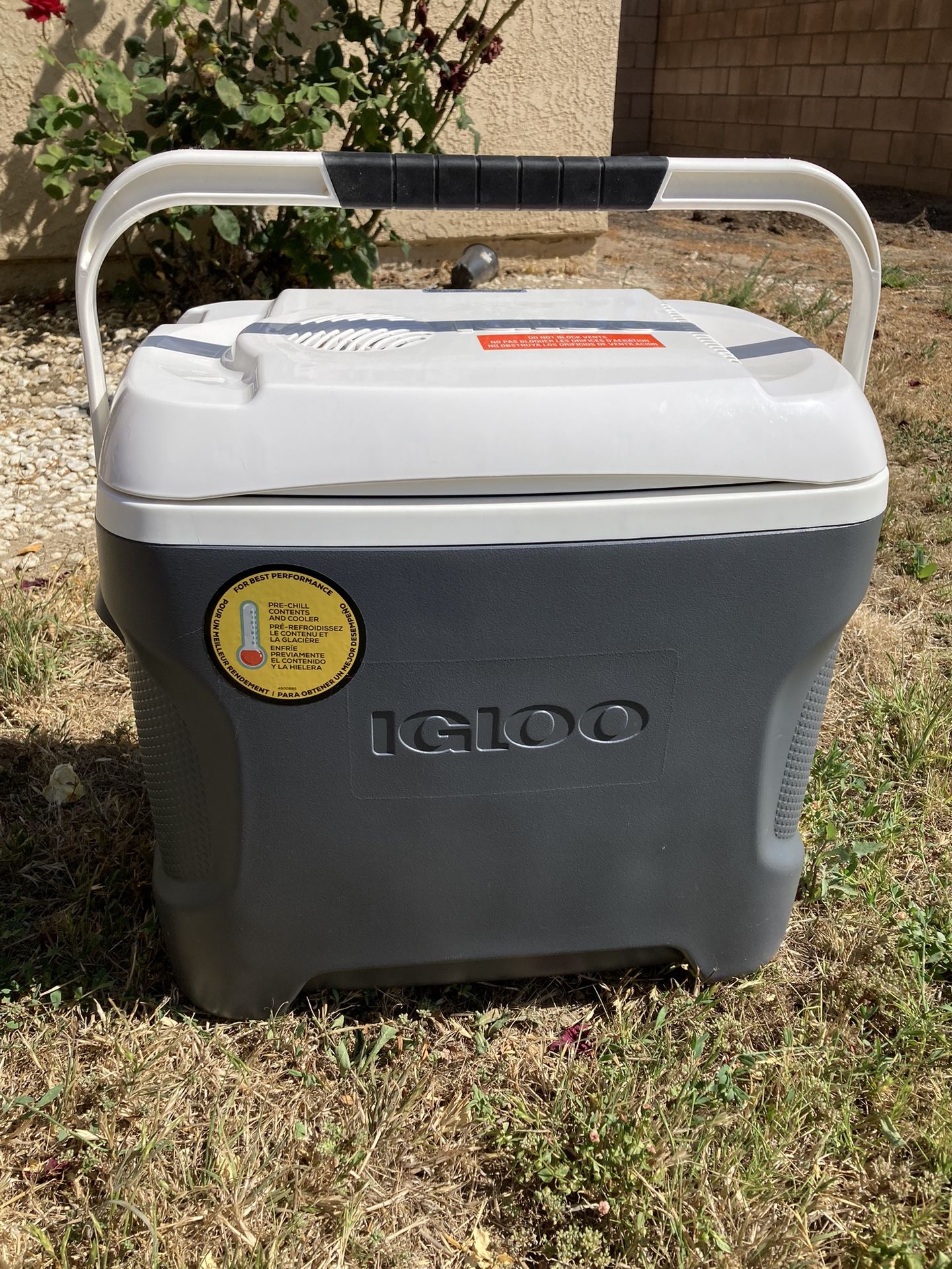 Igloo Iceless Electric Cooler Plug In 12V 28 Qt Thermoelectric Car Charger