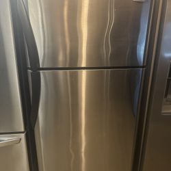 Small Refrigerator (apartment) 