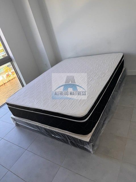 NEW QUEEN PILLOW MATTRESS AND BOX SPRING 2pcs