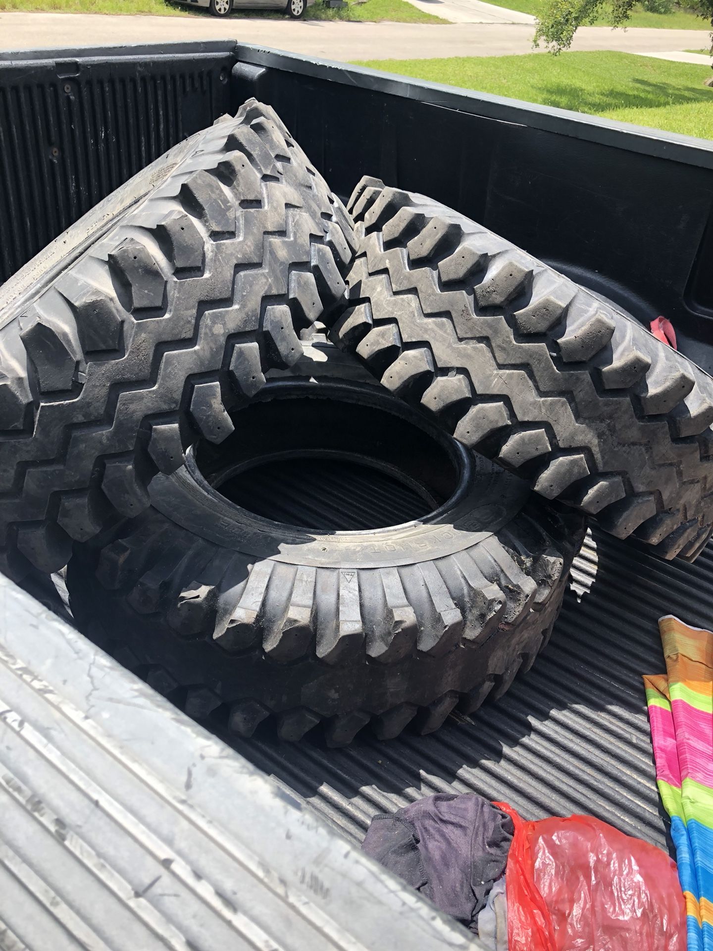 Buckshot mudder p78 33x9.5x16 mud tires