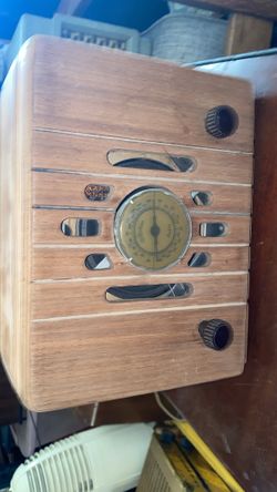 Vintage Gilfillan Radio