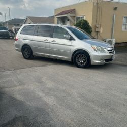 05 Honda Odessy. Runs Perfect Smog Ok Fully  Loaded. Clean Title