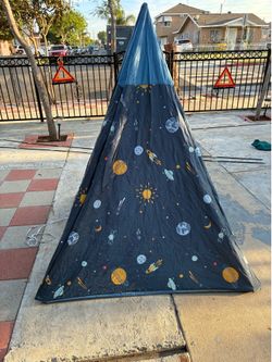 Kids play tent