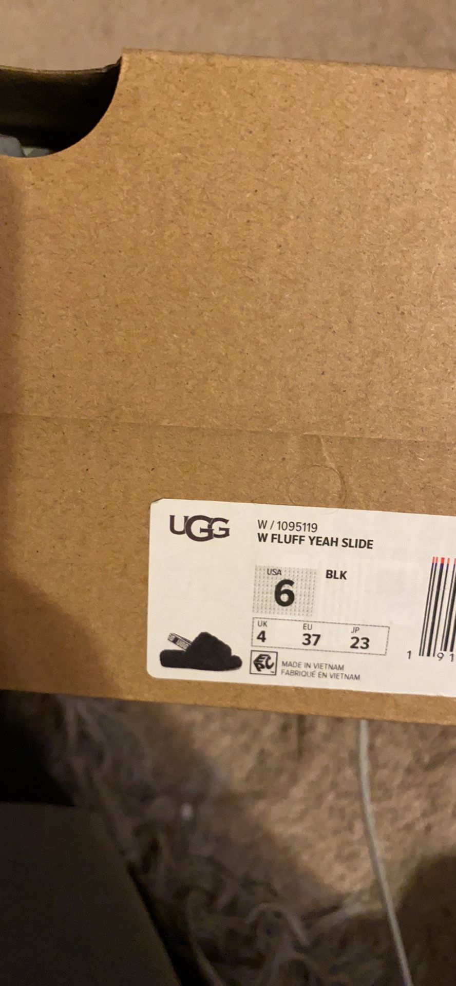 Ugg Fluffy Slippers 