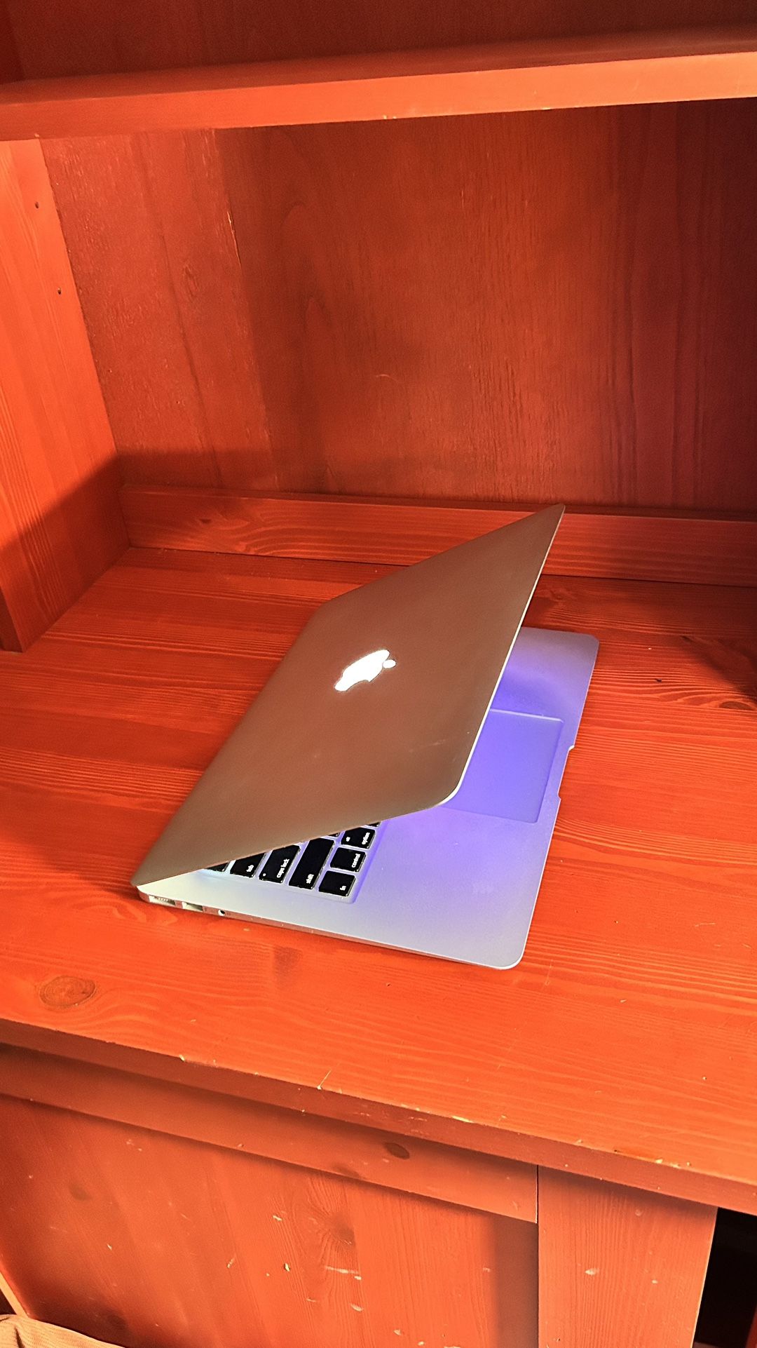 Apple MacBook Air 13” I5/8GB/256GB SSD $180