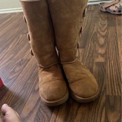 Woman Uggs Size 8 