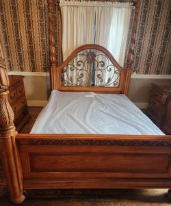 7-Piece Elegant Bedroom Queen Set + China Cabinet (Solid Wood) WILKES-BARRE, PA 18702 . LOCAL PICKUP ONLY