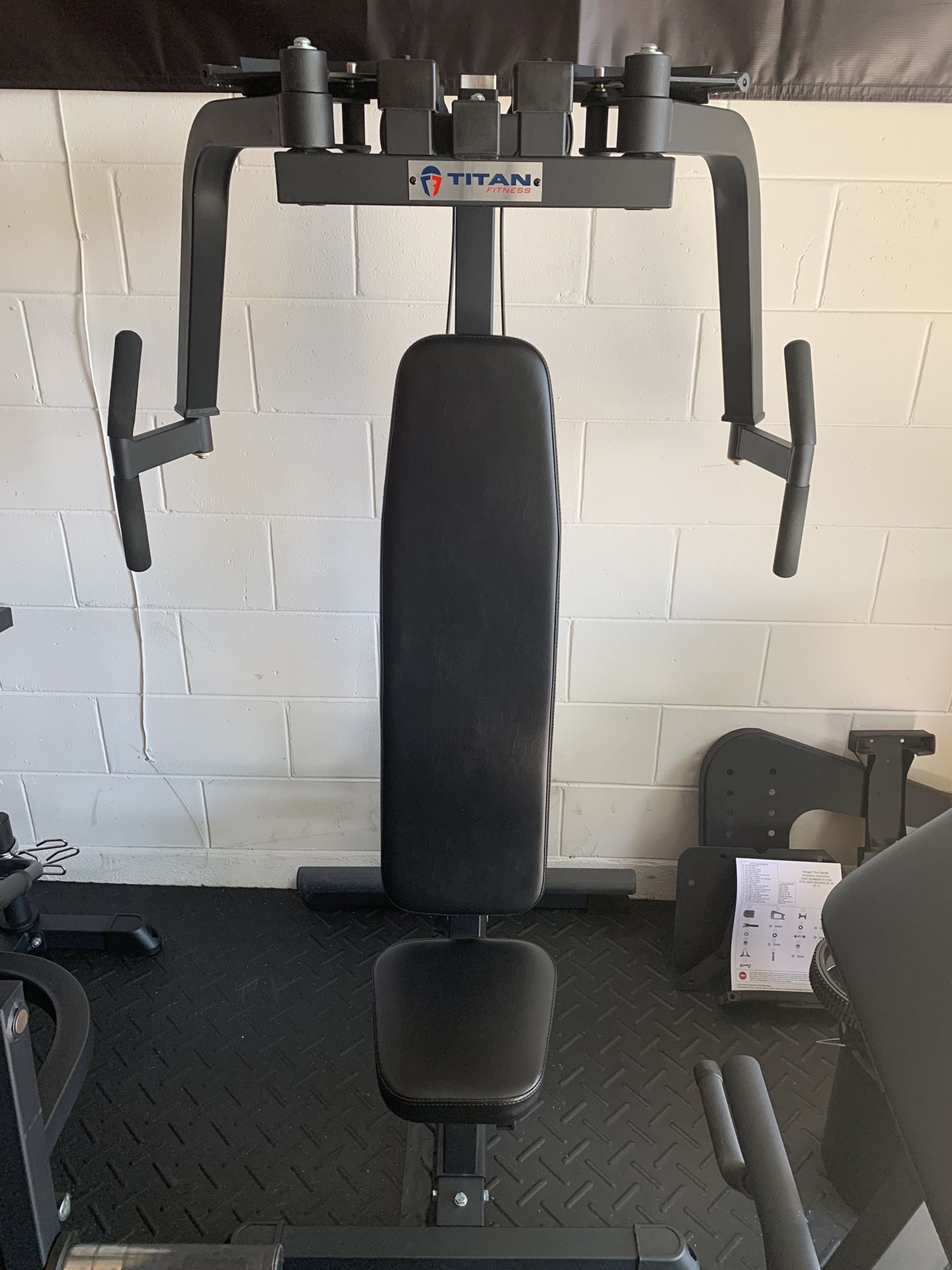 TITAN FITNESS PLATE-LOADED FLY MACHINE V2