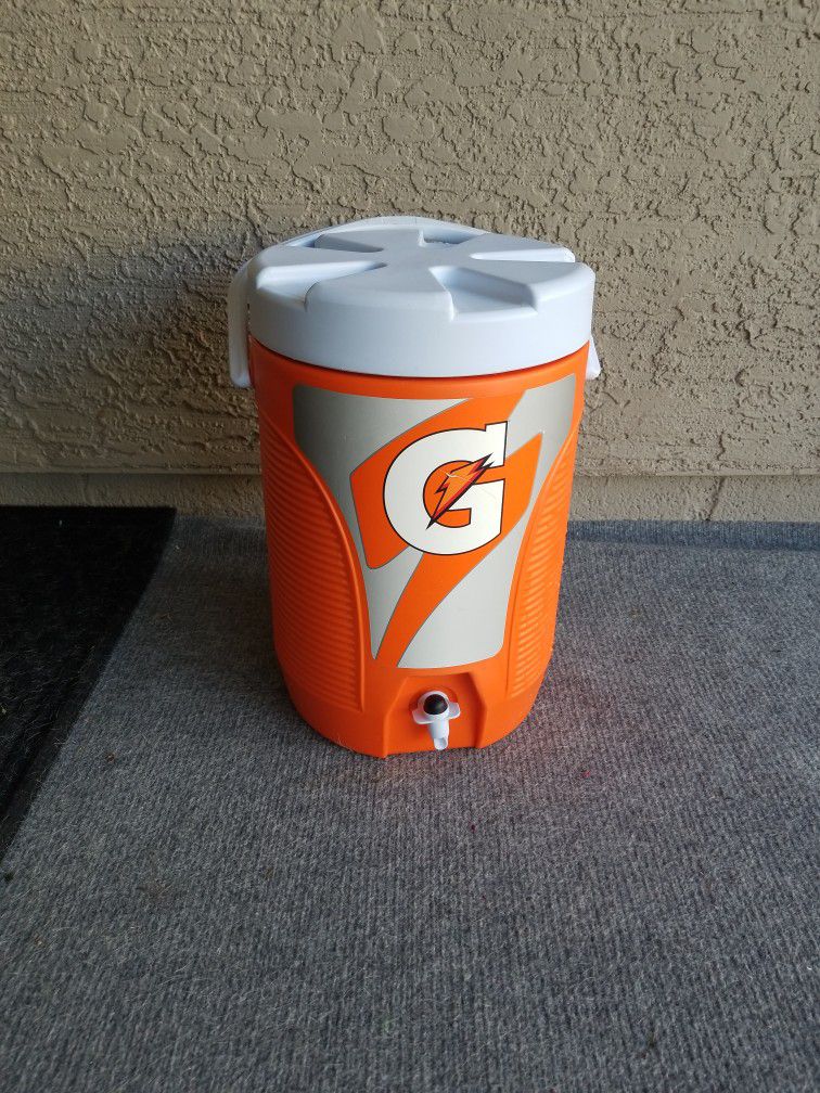 Gatorade Cooler Made by Rubbermaid