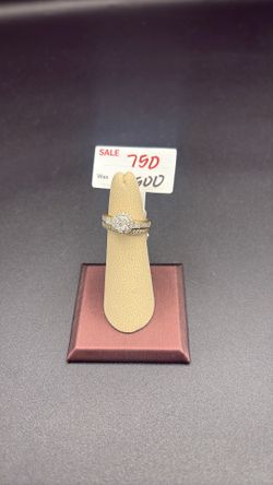 Yellow gold diamond ring