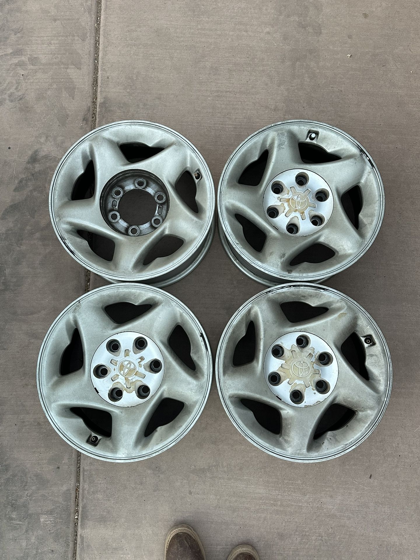 01-04 Toyota Tacoma OEM Wheels