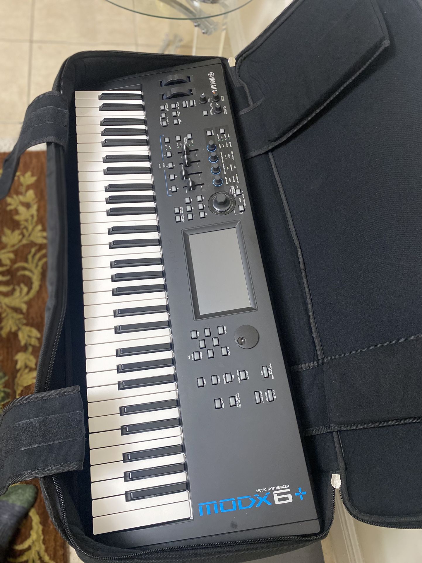 PROFESSIONAL YAMAHA MODX6 + KEYBOARD 61KEYS With CASE