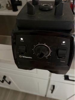 Vitamix blender 7500 ( machine only)