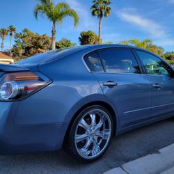 Nissan Altima, 4 Cylinder, Clean Title, Smogged, Registered, 20"Rims, Runs And Drives Great 
