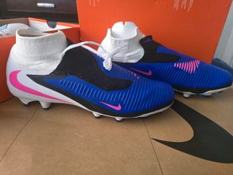 Men Nike soccer cleats size 11