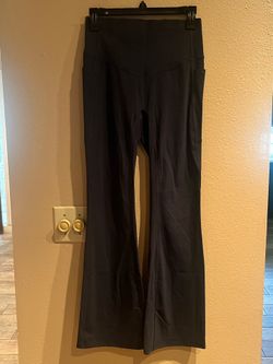 Woman’s Halara sz med black leggings flare