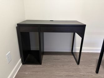 Computer desk
