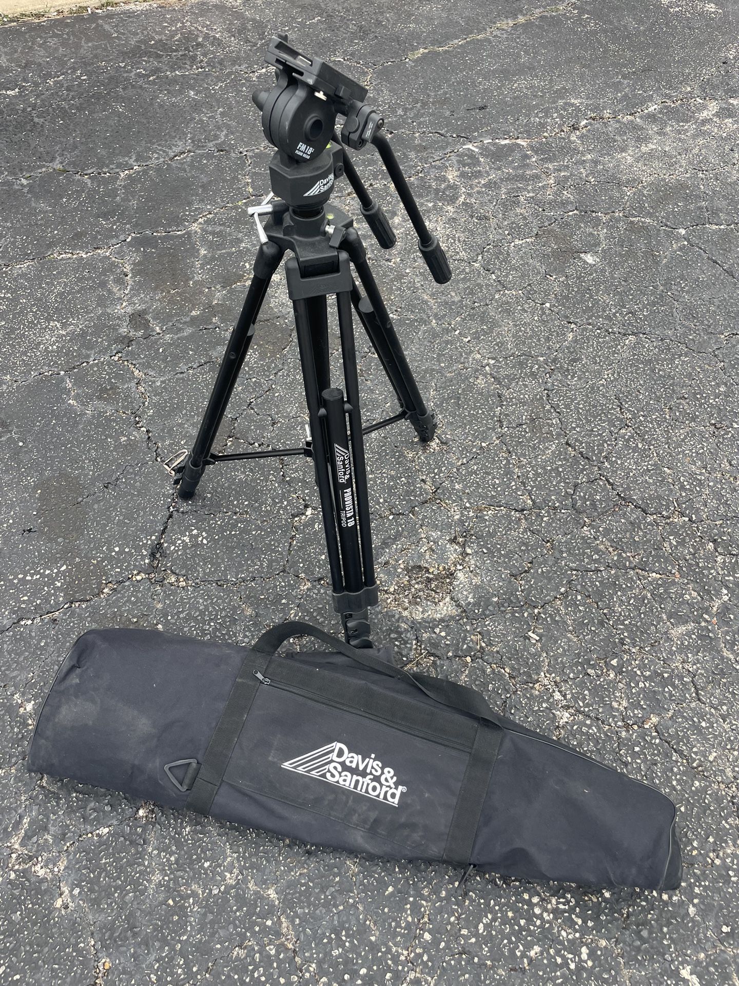 Davis and Sanford Provista 18 Tripod w/ FM18 ^2 Fluid Head and Bag